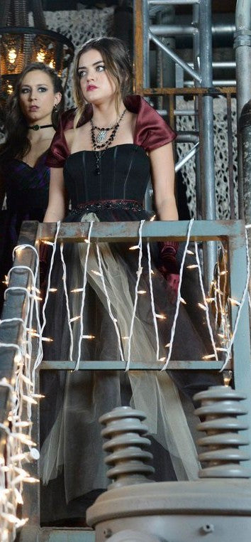 Vestido de fiesta de Navidad de Aria Montgomery de Pretty Little Liars