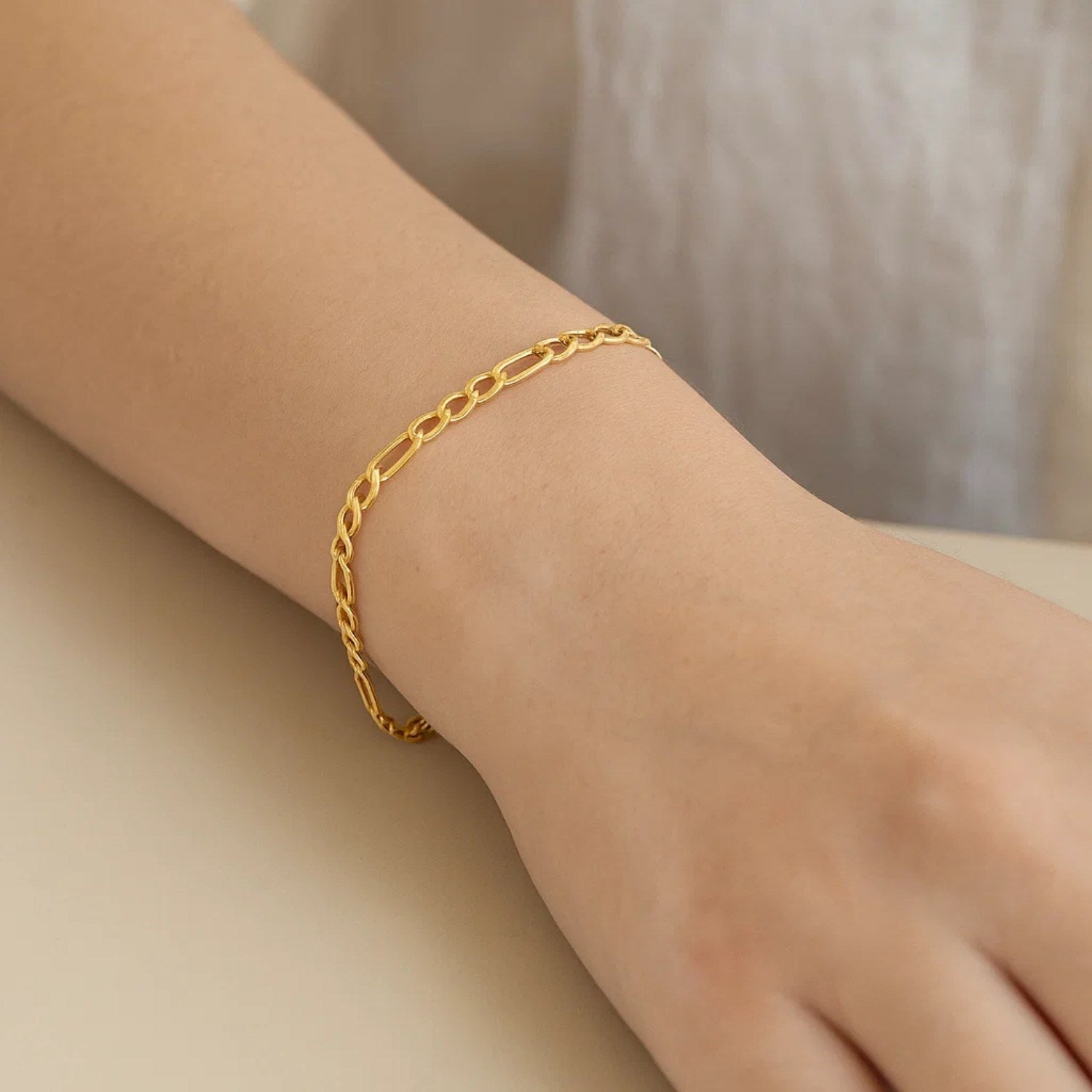 14k Yellow Gold Lite Figaro Bracelet (4.70 mm) 7"