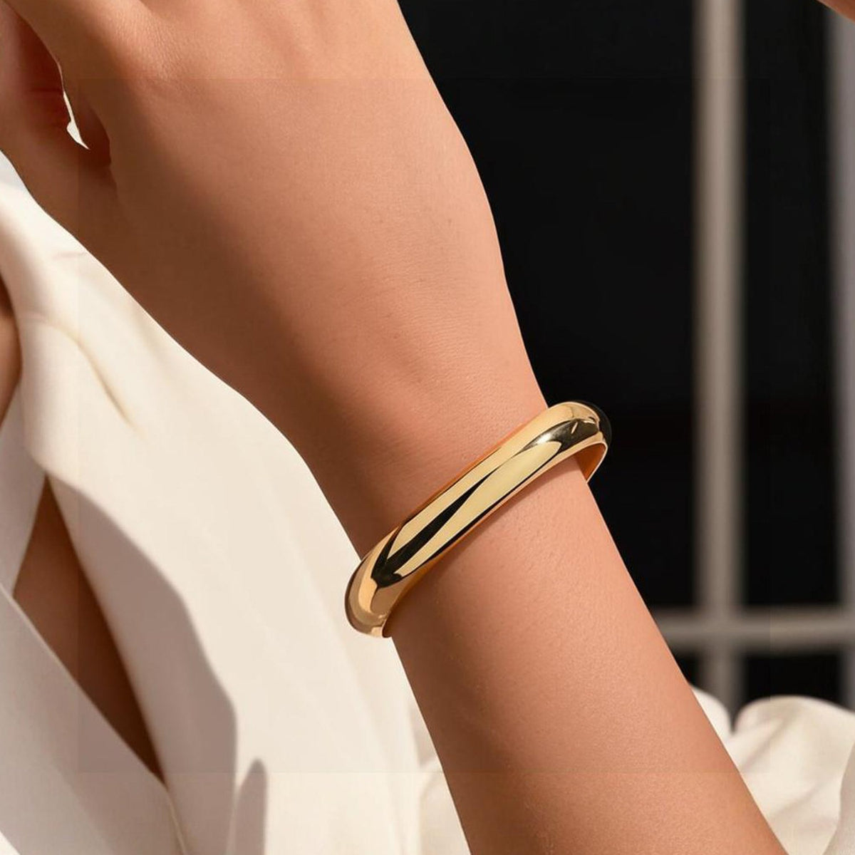 Classic Bangle in 14k Yellow Gold (13.50 mm)