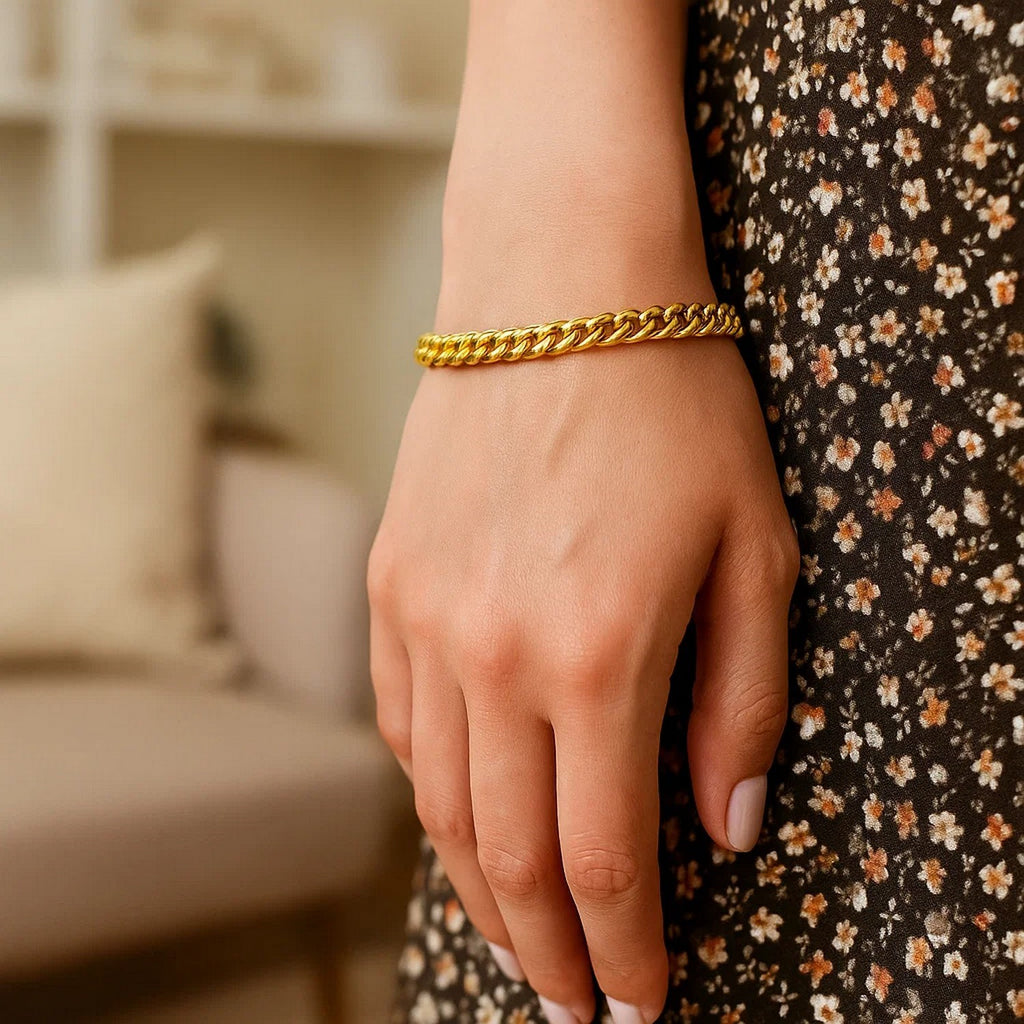 14K Yellow Gold Ladies Petite Faceted Cuban Link Chain Bracelet (4.50 mm)